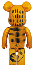 Load image into Gallery viewer, Medicom Toy BE@RBRICK Garfield Gold Chrome Version 1000% Bearbrick
