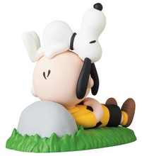 Load image into Gallery viewer, Medicom Toy UDF Series 13 Napping Charlie &amp; Snoopy
