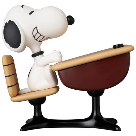 Medicom Toy UDF Peanuts Series 18 - Snoopy with Desk