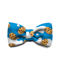Load image into Gallery viewer, Zee.Dog - Milky Bow Tie
