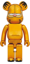 Load image into Gallery viewer, Medicom Toy BE@RBRICK Garfield Gold Chrome Version 1000% Bearbrick
